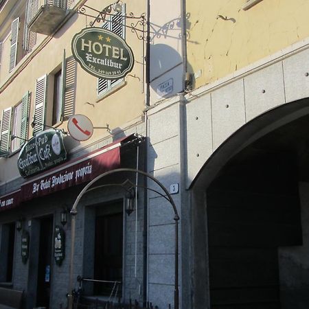 Hotel Excalibur Revello Buitenkant foto