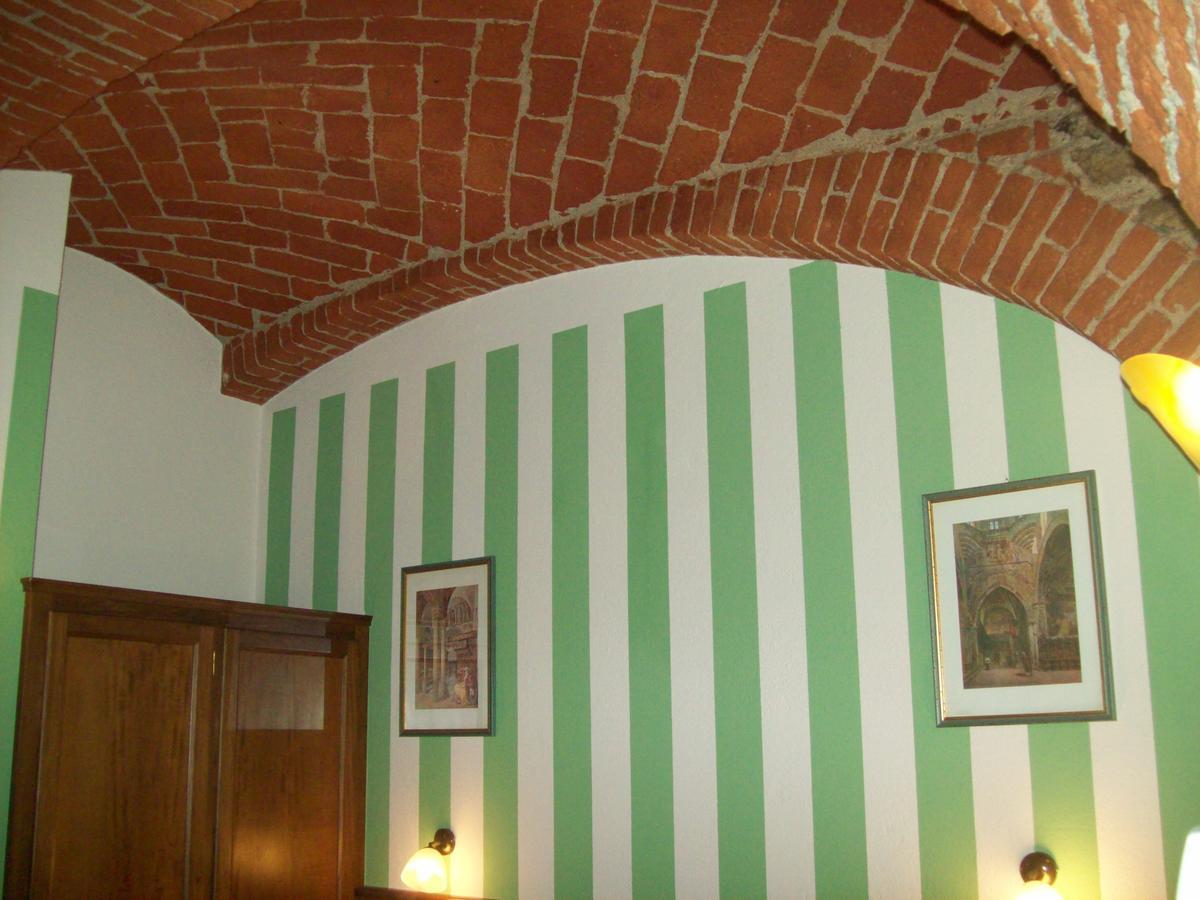 Hotel Excalibur Revello Buitenkant foto