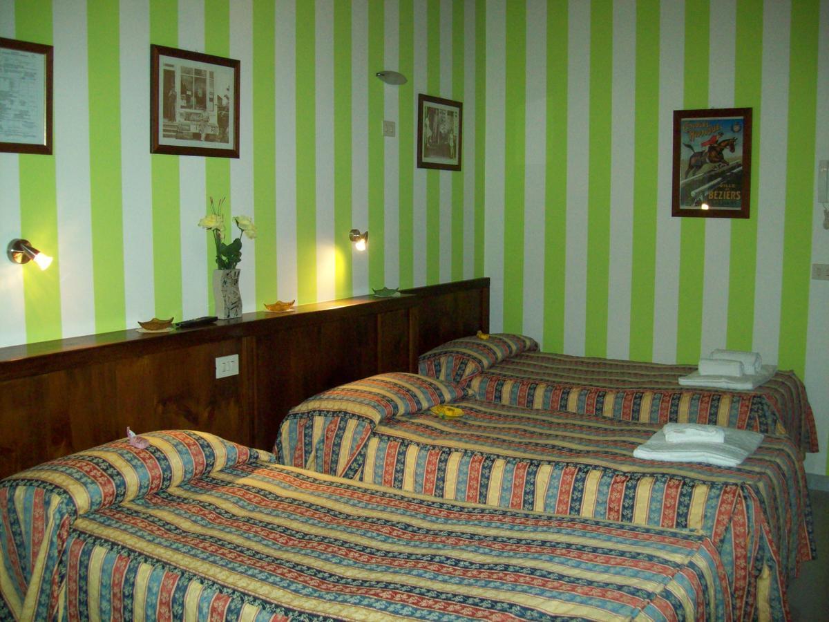 Hotel Excalibur Revello Buitenkant foto