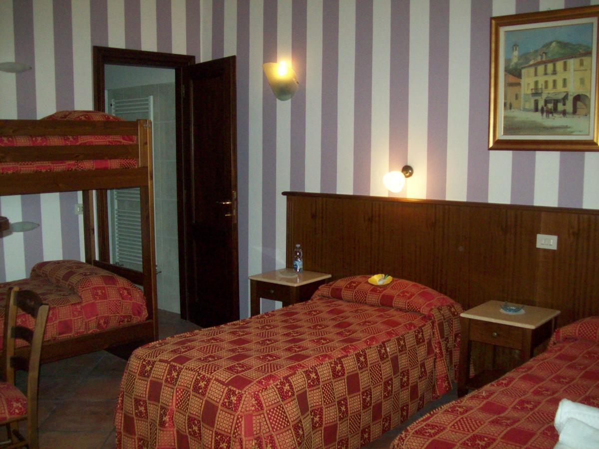 Hotel Excalibur Revello Buitenkant foto
