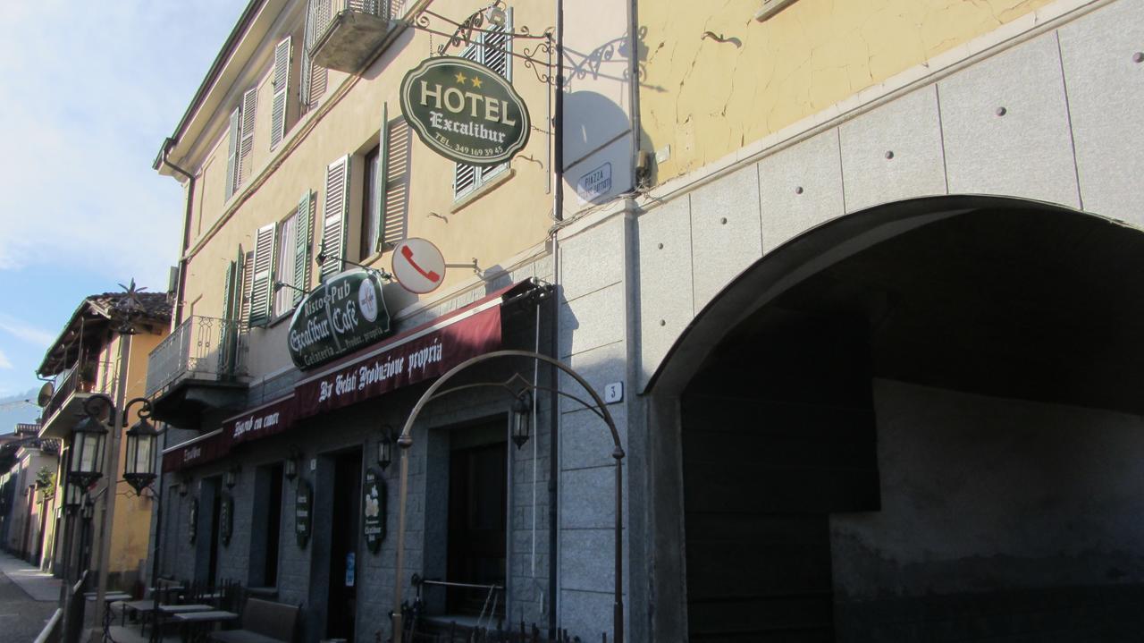 Hotel Excalibur Revello Buitenkant foto