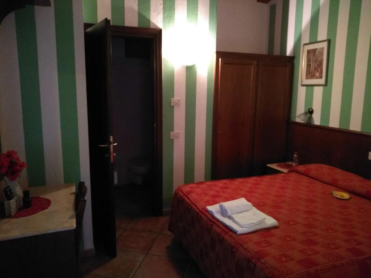 Hotel Excalibur Revello Buitenkant foto