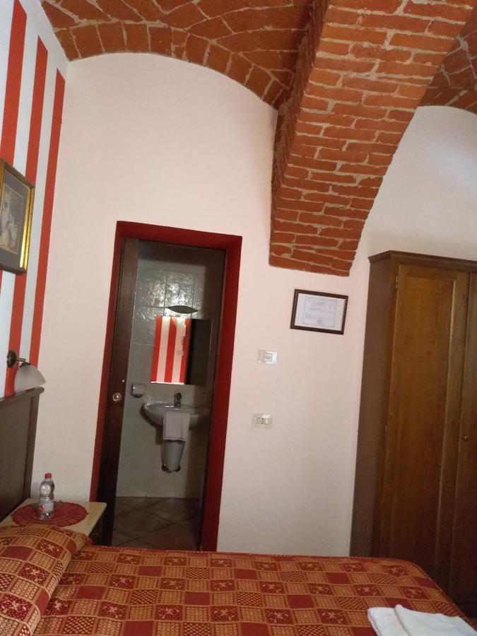 Hotel Excalibur Revello Buitenkant foto